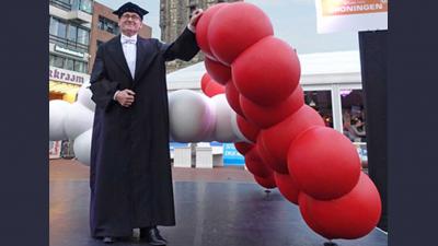 Levensgrote nanocar Ben Feringa op Grote Markt Groningen