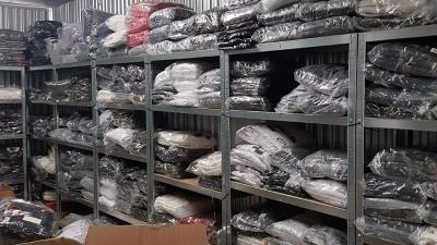 grote partij nep merkkleding in beslag genomen