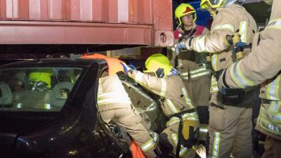 Container valt op auto na 'ongeval'