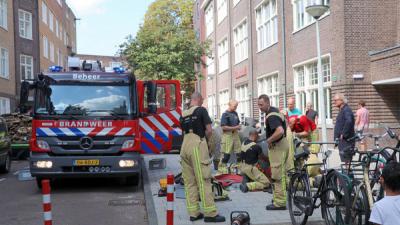 Man zit klem in ondergrondse vuilcontainer 