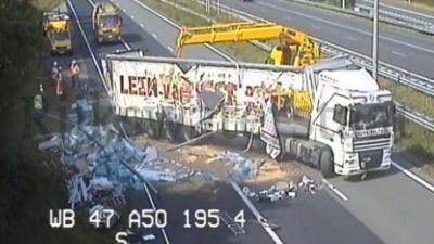 A50 afgesloten na ongeval vrachtwagen