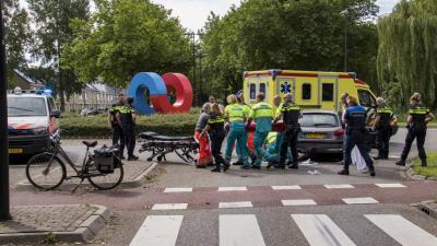 Fietser zwaargewond na aanrijding met auto in Vlaardingen