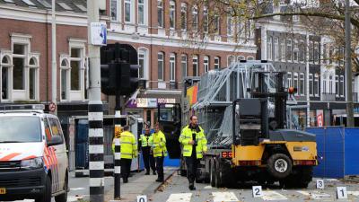 Fietster zwaargewond na ongeval met vrachtauto in Amsterdam