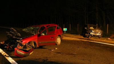 Veel schade bij ongeval tussen personenauto's op N33