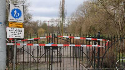 Met mes gestoken en beroofd slachtoffer Oosterpark aan verwondingen overleden