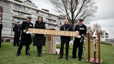 Overhandiging naambord Vlissingen