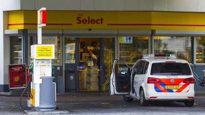 Politie maakt jacht op gewapende overvallers tankstation Den Bosch