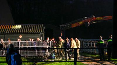 Brandweer redt paard uit koude sloot