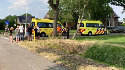 Hulpverleners helpen bij ongeval