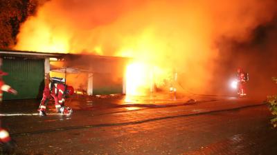 Meerdere garageboxen in brand