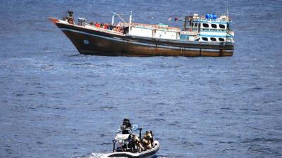 Foto van mariniers in actie tegen piraten op zee | Min. Defensie