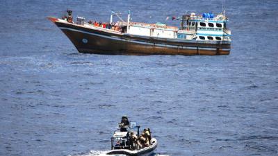 Foto van mariniers in actie tegen piraten op zee | Min. Defensie