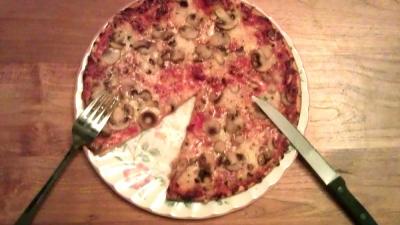 Foto van pizza bord mes vork | Archief EHF