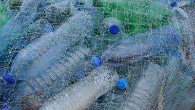 plasticflessen in net