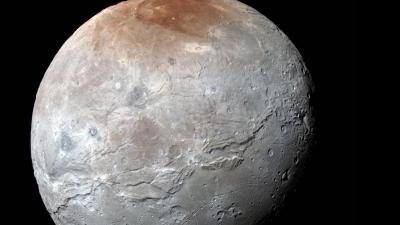 Wetenschappers vinden ijswater en blauwe luchten op Pluto