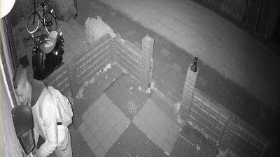 Mogelijke dader brandstichting  Maastricht op camerabeeld