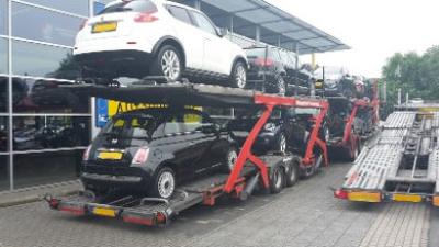 Politie neemt complete bedrijfsvoorraad autobedrijf in Almelo in beslag