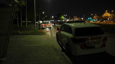 politie-parkeerplaats-donker