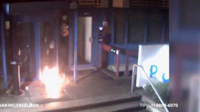 Man gooit molotovcocktail naar politiebureau
