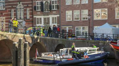 Politie treft lichaam aan in Amsterdamse gracht
