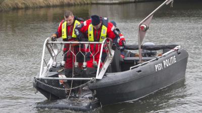 Politie doet onderzoek in Vlaardingervaart