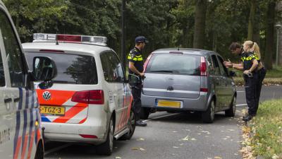 Politie omcirkelt wijk in Vlaardingen na beroving