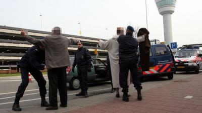 Extra zware controles op Schiphol om 'signaal' over terreurdreiging