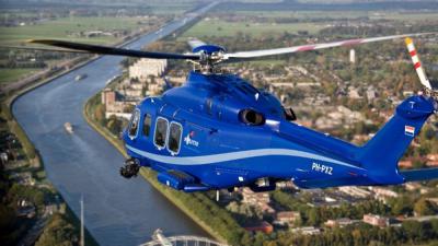 Politie rijdt gestolen auto klem na wilde achtervolging