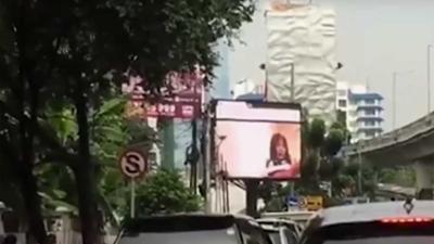 Harde porno op billboard verrast publiek in Zuid-Jakarta