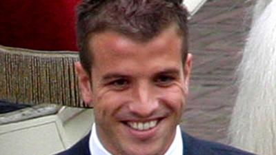 Rafael van der Vaart en Hugo Borst vaste analisten bij NOS