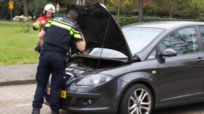 Politie en brandweer onderzoeken auto