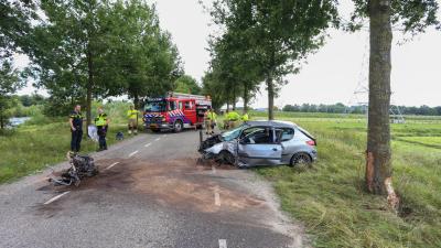 Zwaar beschadigde auto