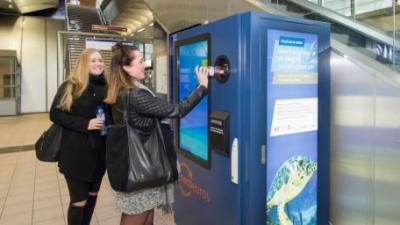 Rotterdams vervoersbedrijf RET laat zich 'flessen'