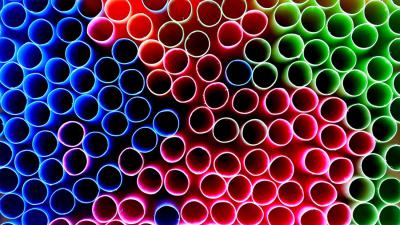 Leden Europarlement stemmen massaal voor verbod wegwerpplastic