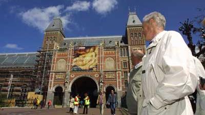 Foto van toerist voor Rijksmuseum | Archief EHF