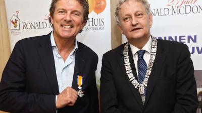 foto van eerste koninklijke onderscheiding | AMC