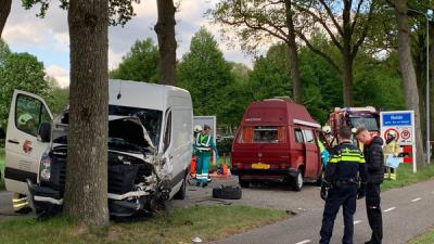 zwaar ongeval, botsing, bestelbus, camper, gewonden, rolde