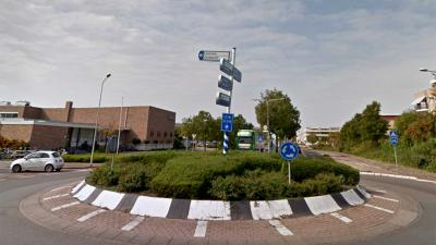 Agent in burger houdt met hulp omstander vrachtwagendief aan