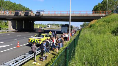Foto van gestrande kinderen door defecte touringcar