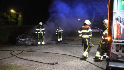 Foto van uitgebrande auto