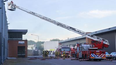 Brandweer bezig met blussen brand