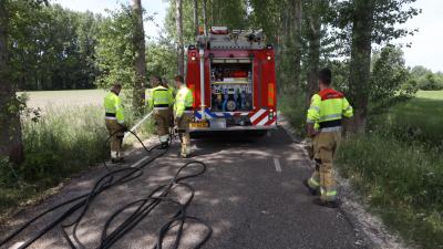 Brandweer blust buitenbrand