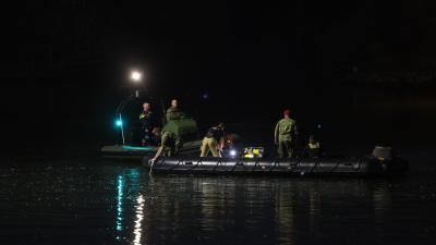 Hulpdiensten zoeken naar persoon te water