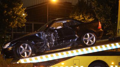 Auto wordt weg getakeld