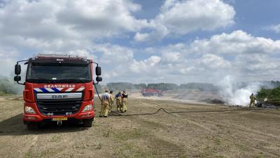 Brandweer blust buitenbrand