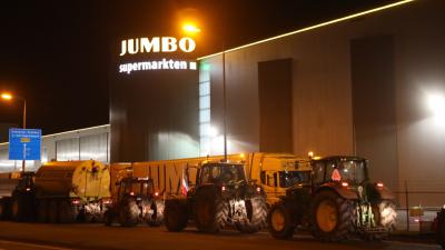 Boeren blokkeren distributiecentrum Jumbo