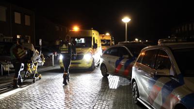 Slachtoffer richting ambulance