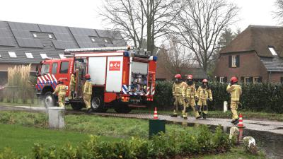 Brandweer pompt water weg