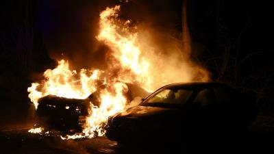 Auto volledig in brand