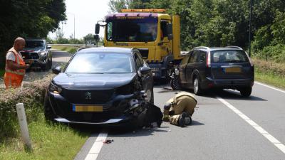 Bergingsbedrijf voert auto's af